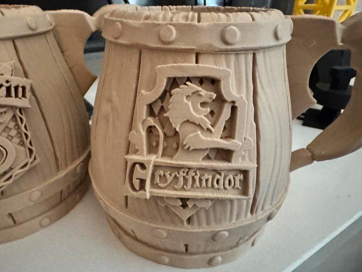 Set van 4 beekers elk met logo, Verzamelen, Harry Potter, Zo goed als nieuw, Gebruiksvoorwerp, Verzenden