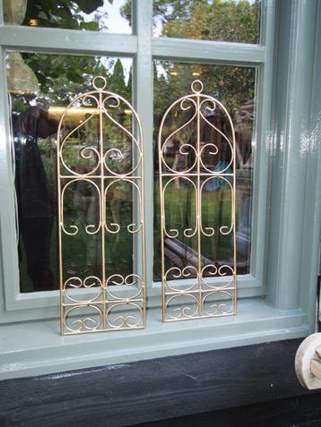 2 metalen ornamenten beschikbaar voor biedingen