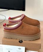 Uggs Tazz, Bruin, Ophalen of Verzenden, Zo goed als nieuw, Pantoffels of Sloffen