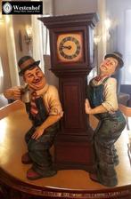 Vintage grote beeld Laurel & Hardy met staande klok gemerkt, Verzamelen, Beelden en Beeldjes, Ophalen of Verzenden, Gebruikt, Mens