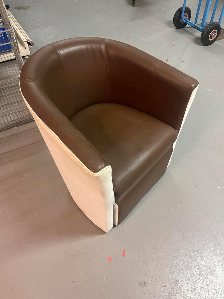 Lederen fauteuil met voetenbank, Huis en Inrichting, Fauteuils, Gebruikt, Leer, 50 tot 75 cm, Minder dan 75 cm, Ophalen