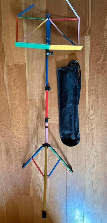 Muziekstandaard kleur beschikbaar voor biedingen