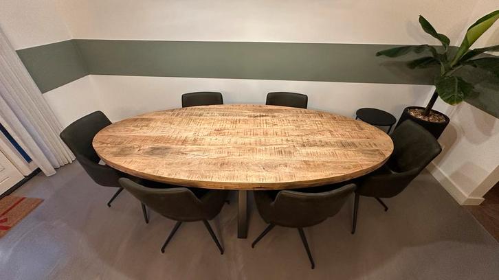 Eethoek: Ovale mangohouten tafel met 6 draaibare stoelen, Huis en Inrichting, Tafels | Eettafels, Zo goed als nieuw, 50 tot 100 cm