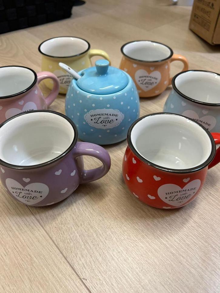Nieuw Homemade with love mokkenset en suikerpot 16-delig, Huis en Inrichting, Keuken | Servies, Zo goed als nieuw, Kop(pen) en/of Schotel(s)