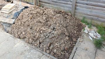 +- 6 kuub schone grond, zelf scheppen - gratis afhalen! beschikbaar voor biedingen
