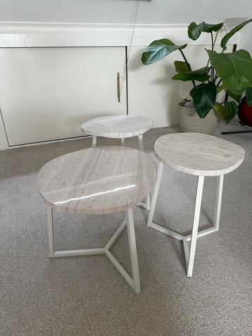Salontafel/ 3 Bijzettafels met marmerlook + metalen frame beschikbaar voor biedingen