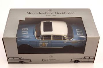 Mercedes-Benz 300SE W112 Revell,1:18 beschikbaar voor biedingen