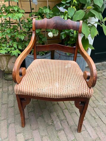 Antieke eikenhout stoel mooie patina beschikbaar voor biedingen