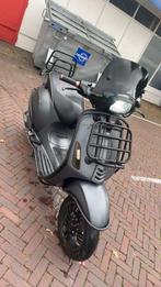 Vespa sprint 2017 FULL OPTION, Fietsen en Brommers, Scooters | Vespa, Ophalen, Zo goed als nieuw, Benzine