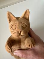 Houten beeld kat, overhangend, Verzamelen, Beelden en Beeldjes, Ophalen of Verzenden, Zo goed als nieuw, Dier