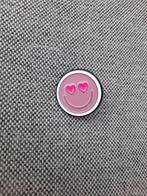 1 leuke pin met een Smiley te koop, Verzamelen, Ophalen of Verzenden, Nieuw, Overige onderwerpen, Speldje of Pin
