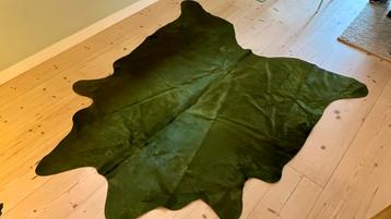 Groen koeienhuid kleed: hoe uniek wil je het hebben? beschikbaar voor biedingen