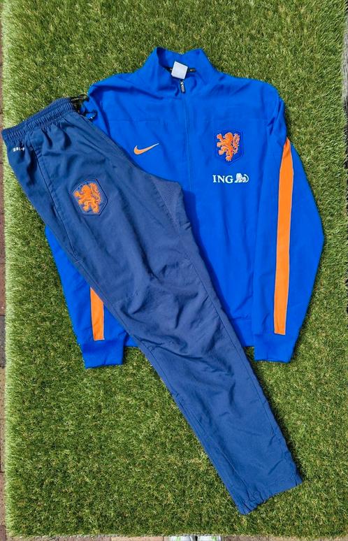 Nederlands elftal 2014 shirt trainingspak, Kleding | Heren, Sportkleding, Zo goed als nieuw, Voetbal, Maat 48/50 (M), Blauw, Ophalen of Verzenden