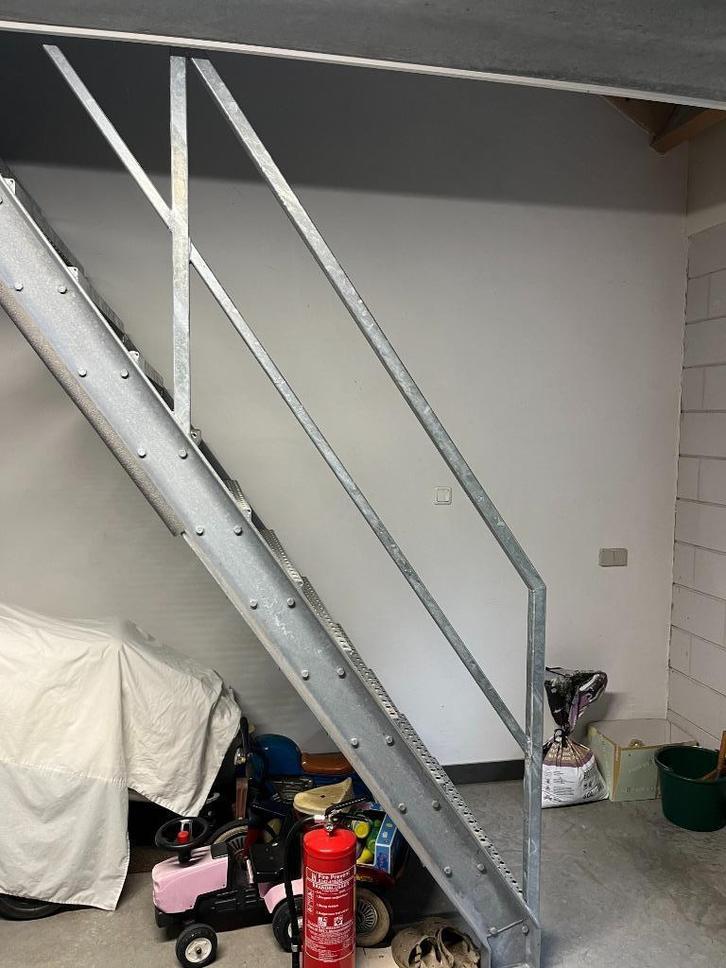 Trap zware metalen, Doe-het-zelf en Verbouw, Ladders en Trappen, Zo goed als nieuw, Trap, 2 tot 4 meter, Ophalen of Verzenden