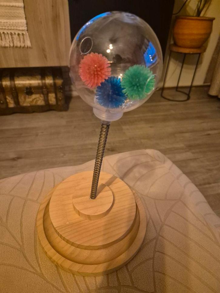 Leuk kattenspeelgoed met balletjes, Dieren en Toebehoren, Kattenspeelgoed, Zo goed als nieuw, Overig speelgoed, Ophalen of Verzenden