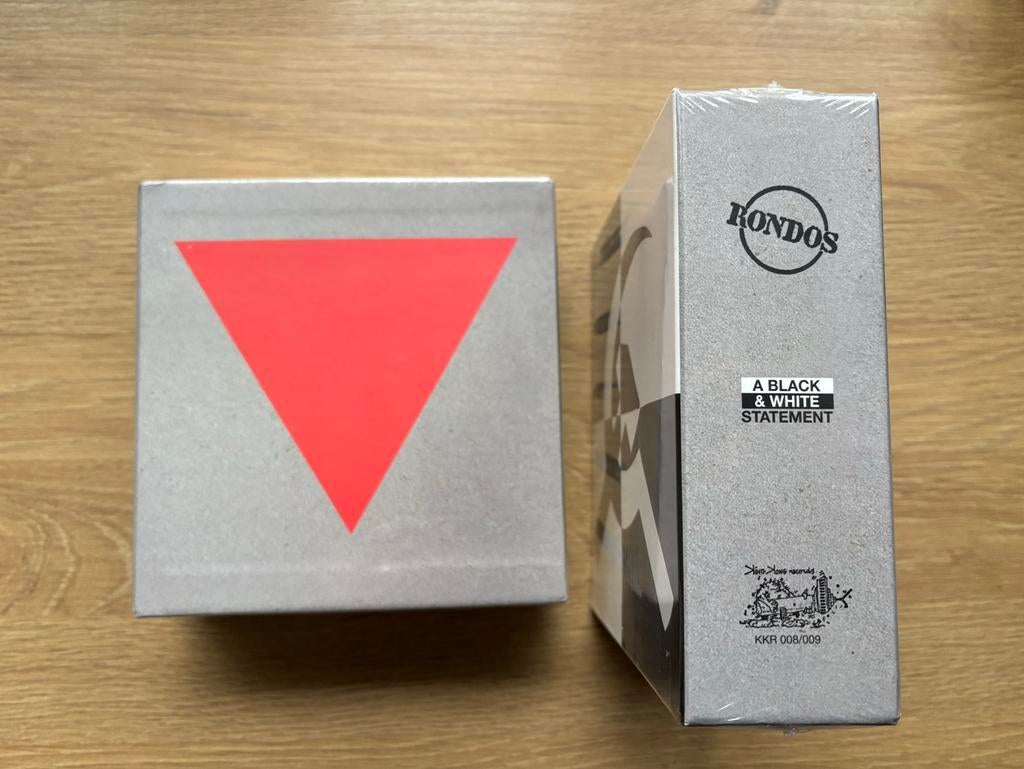 Rondos – A Black & White Statement CD-box NL Anarcho Punk, Ophalen of Verzenden, Nieuw in verpakking