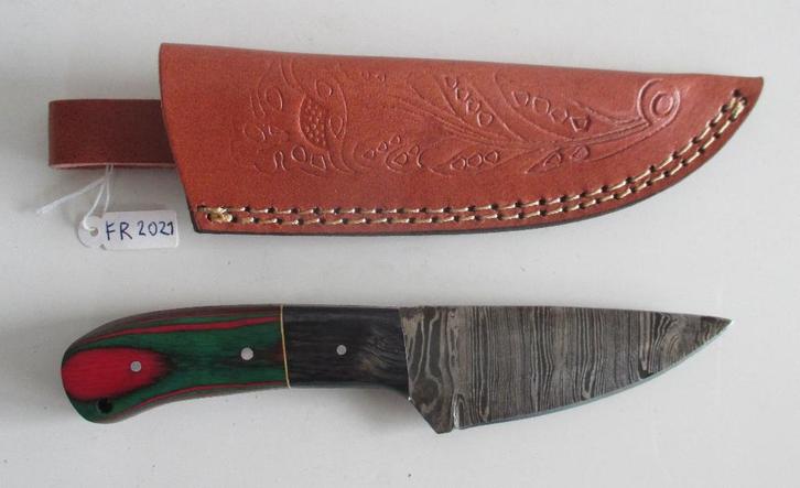 Handgesmeed Damast mes met lederen schede. FR2021., Caravans en Kamperen, Kampeergereedschap, Nieuw, Ophalen of Verzenden