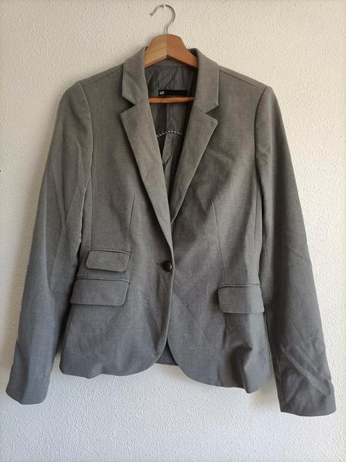 Chique grijs jasje met elleboog detail WE 38, Kleding | Dames, Jasjes, Kostuums en Pakken, Gedragen, Jasje, Maat 38/40 (M), Grijs