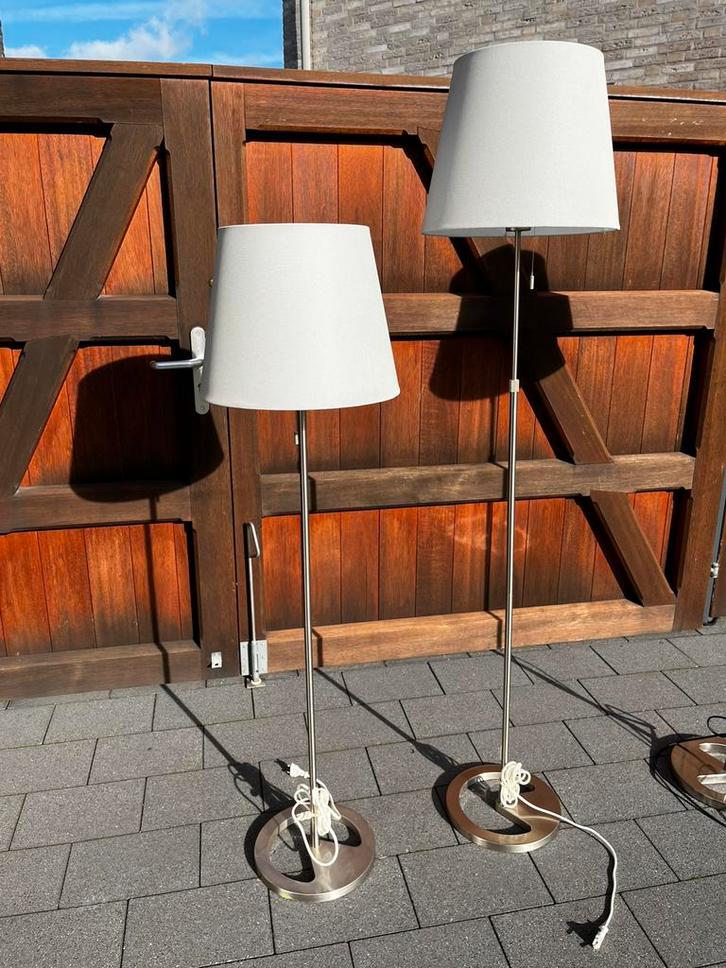Schemerlampen met wit/grijze kap (in hoogte verstelbaar), Huis en Inrichting, Lampen | Vloerlampen, Zo goed als nieuw, 100 tot 150 cm