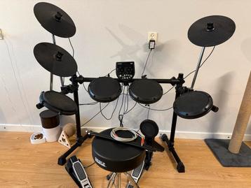 Alesis DM6 Elektronisch Drumstel beschikbaar voor biedingen