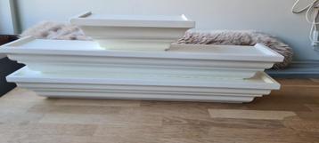 wandplankjes beschikbaar voor biedingen