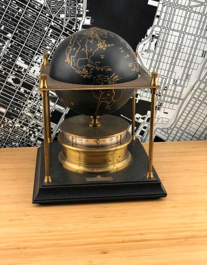 Royal Geographical Society Wereldbol klok Swiss made 1979, Antiek en Kunst, Antiek | Woonaccessoires, Ophalen of Verzenden