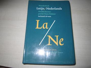 Latijn Nederlands woordenboek   beschikbaar voor biedingen