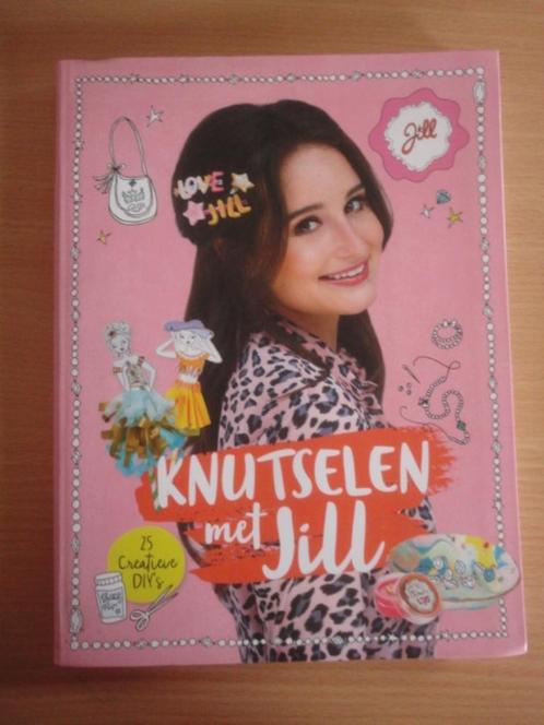 Te koop: Knutselen met Jill, Hobby en Vrije tijd, Tekenen, Zo goed als nieuw, Boek of Gids, Ophalen of Verzenden