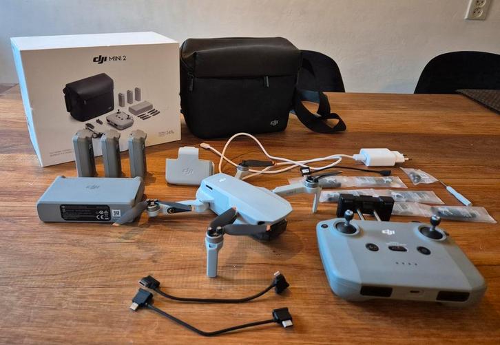 DJI mini 2 fly more combo, Hobby en Vrije tijd, Modelbouw | Radiografisch | Helikopters en Quadcopters, Zo goed als nieuw, Ophalen of Verzenden