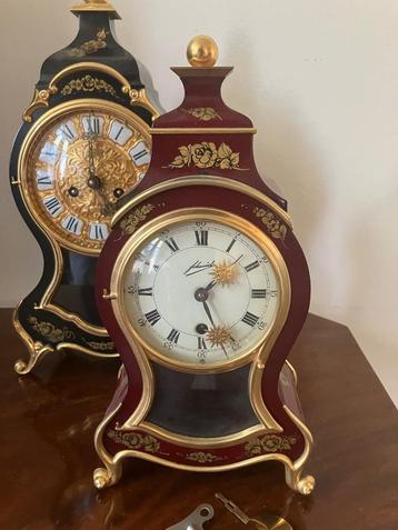 Twee vintage tafelklokken beschikbaar voor biedingen