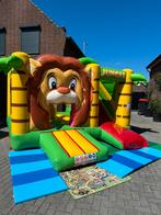 Springkussen Leo de leeuw 4x5 m te huur, Hobby en Vrije tijd, Feestartikelen | Verhuur, Ophalen of Verzenden, Zo goed als nieuw