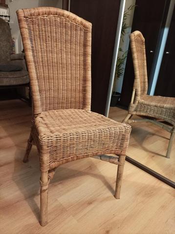 Zes rieten stoelen beschikbaar voor biedingen
