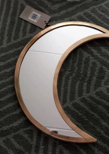 Spiegel  beschikbaar voor biedingen