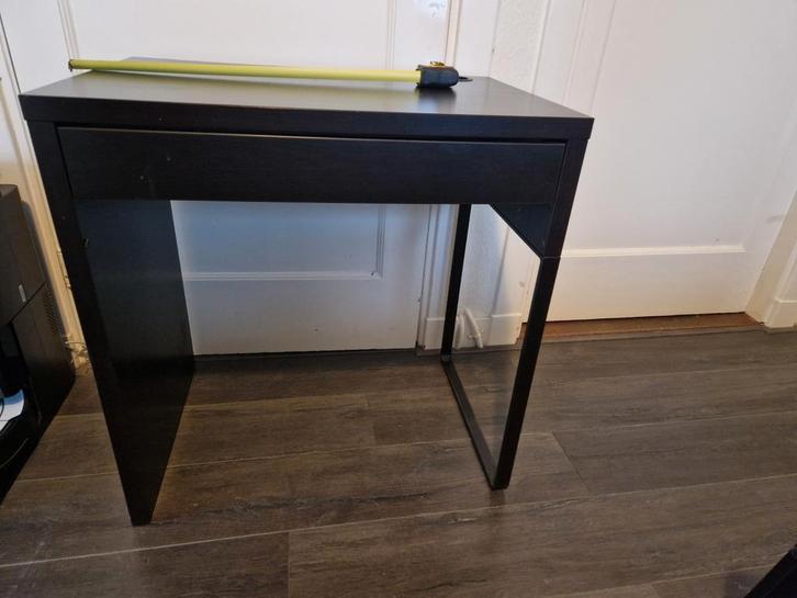 Compact bureau / tafeltje - zwart, Huis en Inrichting, Tafels | Sidetables, Zo goed als nieuw, Minder dan 25 cm, Minder dan 50 cm