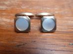 Paar goudkleurige art deco manchetknopen met parelmoer