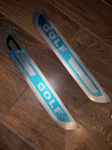 Golf sierstrip beschikbaar voor biedingen