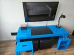 Kinderbureau met 2 krukjes, krijtbord trapje en ophanger, Huis en Inrichting, Bureaus, Ophalen, Gebruikt