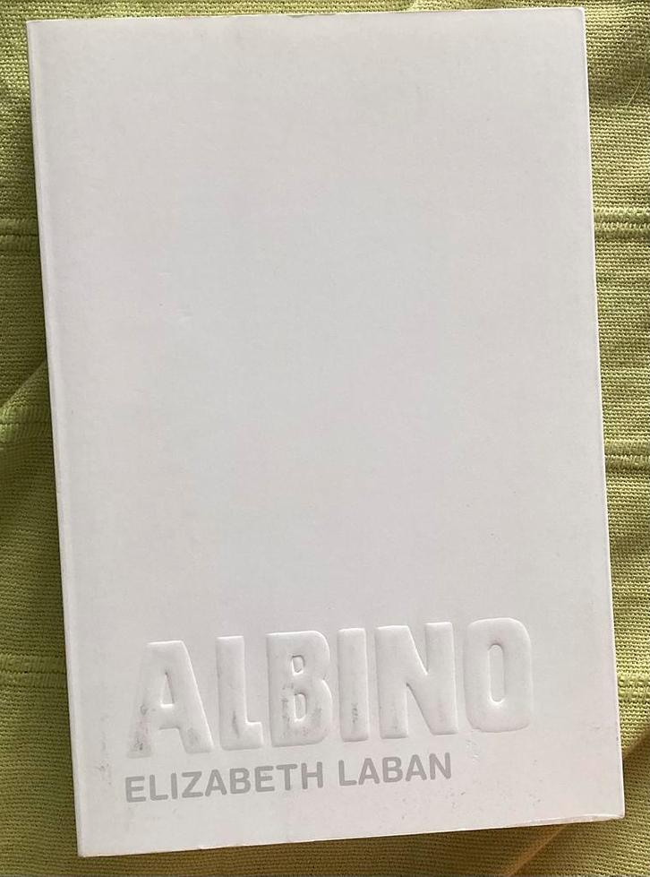 Elizabeth Laban, ALBINO., Boeken, Kinderboeken | Jeugd | 13 jaar en ouder, Zo goed als nieuw, Ophalen of Verzenden