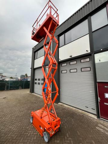Electrische schaarhoogwerkerpas 126uur werkhoogte 8 Mtr 2014 beschikbaar voor biedingen