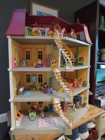 Groot woonhuis/Maison de ville, 5302,  met Sint en pieten beschikbaar voor biedingen