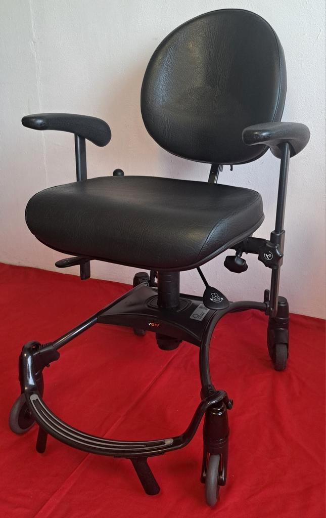 Vela Tango 200 Trippelstoel Rugleuning instelbaar Armleuning, Diversen, Verpleegmiddelen, Zo goed als nieuw, Ophalen