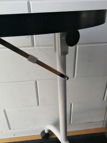 Opklapbare nagel stylisten tafel met afzuiging beschikbaar voor biedingen