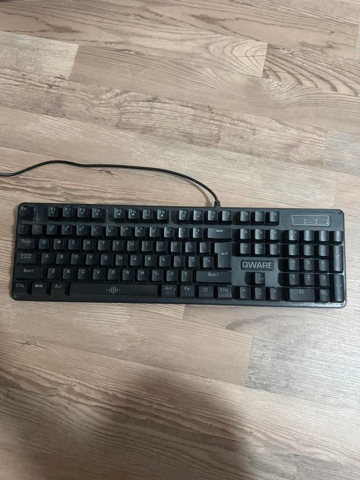 qware gaming toetsenboard (blauwe switches), Computers en Software, Toetsenborden, Zo goed als nieuw, Qwerty, Bedraad, Gaming toetsenbord