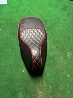 Vespa sprint zadel rode accenten, Ophalen of Verzenden, Zo goed als nieuw, Zadel