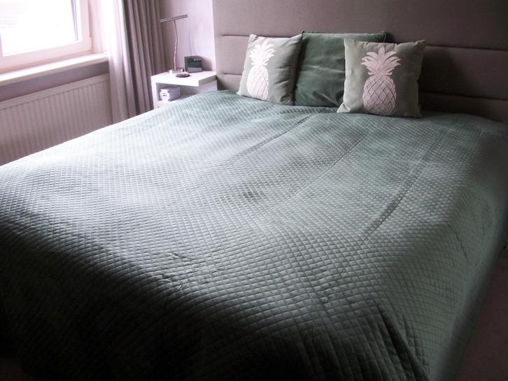 Sprei Leger groen - Yellow - 270 x 260 cm - nieuw, Huis en Inrichting, Slaapkamer | Beddengoed, Zo goed als nieuw, Overige typen