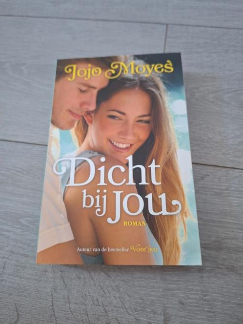 Jojo Moyes - Dicht bij jou, Boeken, Literatuur, Zo goed als nieuw, Nederland, Ophalen of Verzenden