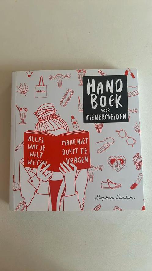 Daphna Loudar - Handboek voor tienermeiden, Boeken, Kinderboeken | Jeugd | 13 jaar en ouder, Zo goed als nieuw, Ophalen of Verzenden