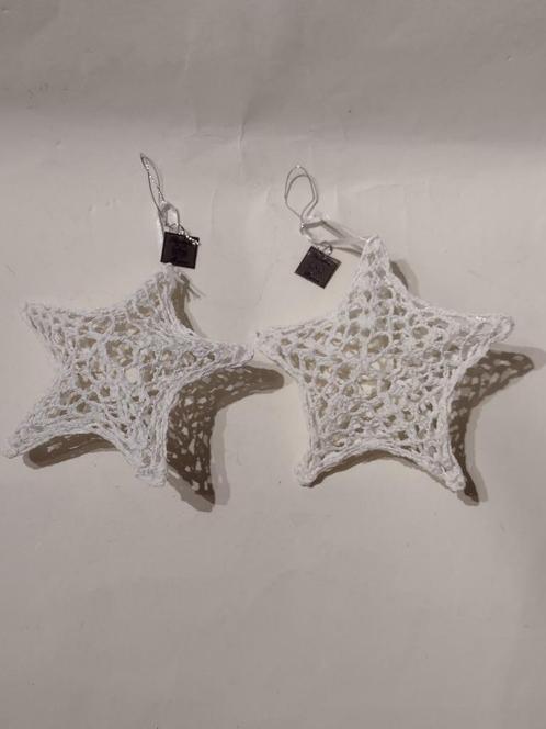 2 Riviera Maison wit gehaakte kerststerren / doorsnee 15 cm, Diversen, Kerst, Nieuw, Ophalen
