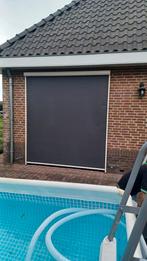 Grijze elektrische screens met handbediening, Doe-het-zelf en Verbouw, Rolluiken, Ophalen, Zo goed als nieuw