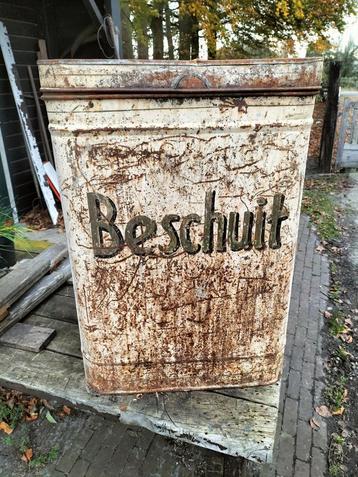 Enorm groot beschuitblik in gebruike staat  beschikbaar voor biedingen